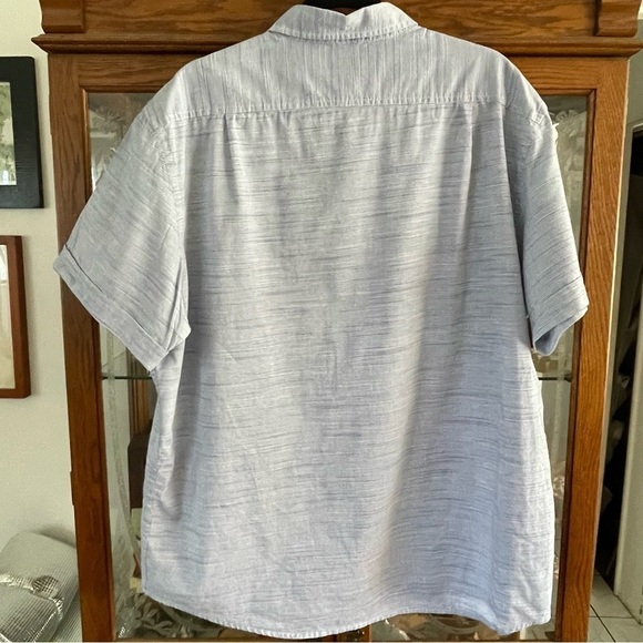 IZOD Salt Water Short Sleeve Shirt Blue White Pin Stripes Size XXL - Picture 2 of 7